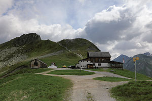 Das Tuxer-Joch-Haus vor dem Pfannköpfl